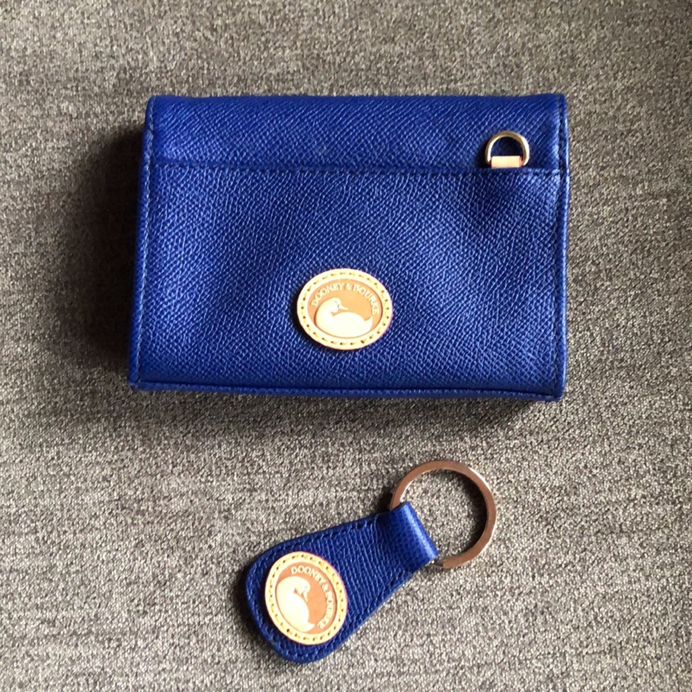 Dooney & Bourke Saffiano Janine Crossbody Satchel WITH Key holder & Wristlet! - Picture 2 of 10
